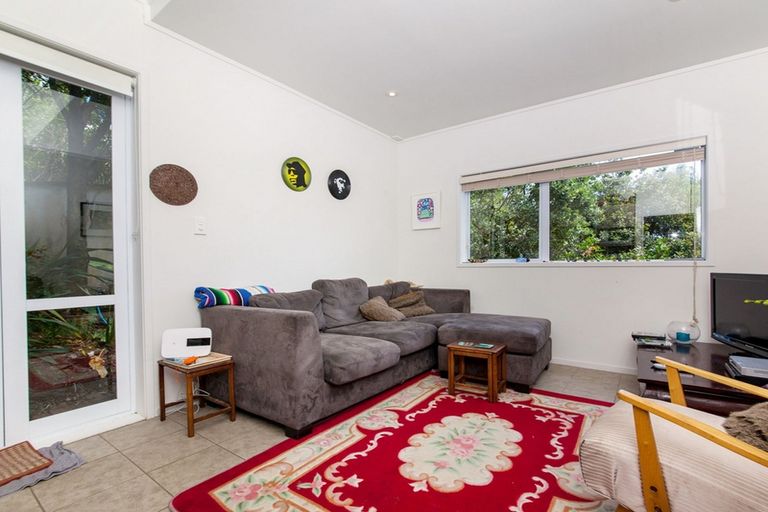 Photo of property in 119 Seaview Road, Piha, New Lynn, 0772