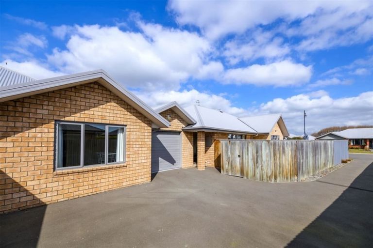 Photo of property in 8a Somerville Crescent, Aidanfield, Christchurch, 8025