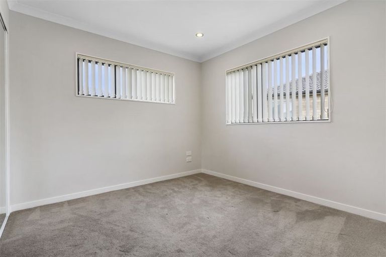 Photo of property in 6 Kirikiri Drive, Papakura, 2110