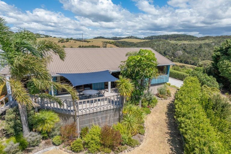 Photo of property in 39 Seaview Road, Cable Bay, 0420