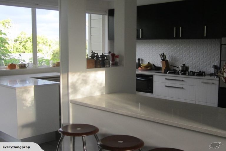 Photo of property in 83 Dignan Street, Point Chevalier, Auckland, 1022