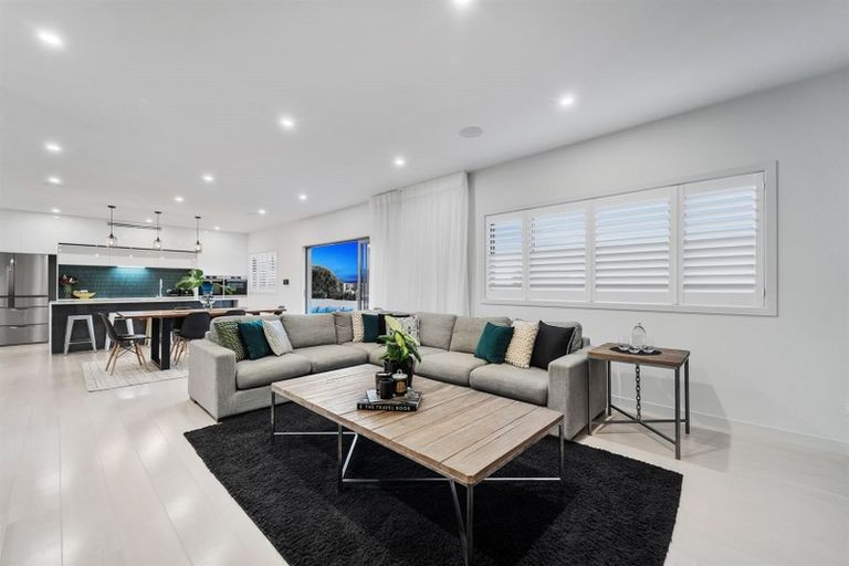 Photo of property in 17 Winscombe Street, Belmont, Auckland, 0622