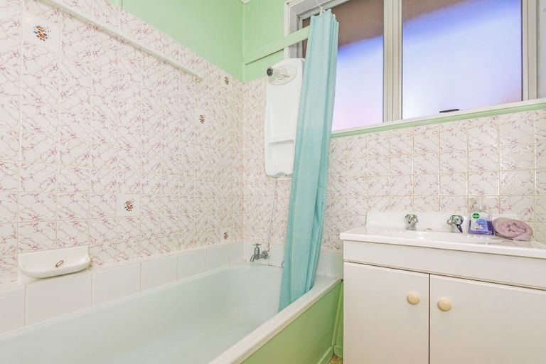 Photo of property in 21 Dampier Avenue, Awapuni, Palmerston North, 4412