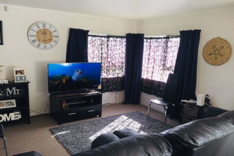Photo of property in 1/115 Flat Bush Road, Clover Park, Auckland, 2023