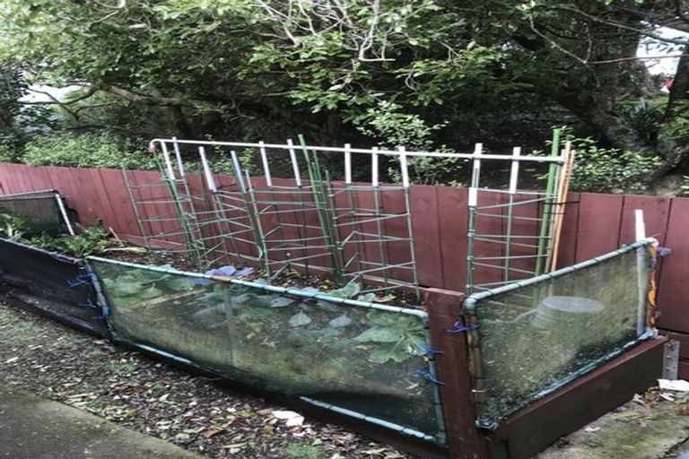 Photo of property in 4/210 Newlands Road, Newlands, Wellington, 6037