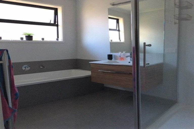 Photo of property in 10 Harding Drive, Papamoa Beach, Papamoa, 3118