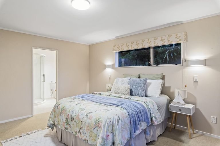 Photo of property in 10 Tiromoana Road, Raumati South, Paraparaumu, 5032