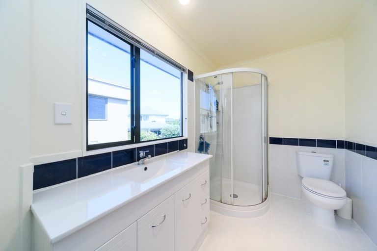 Photo of property in 5 The Strand, Fitzherbert, Palmerston North, 4410