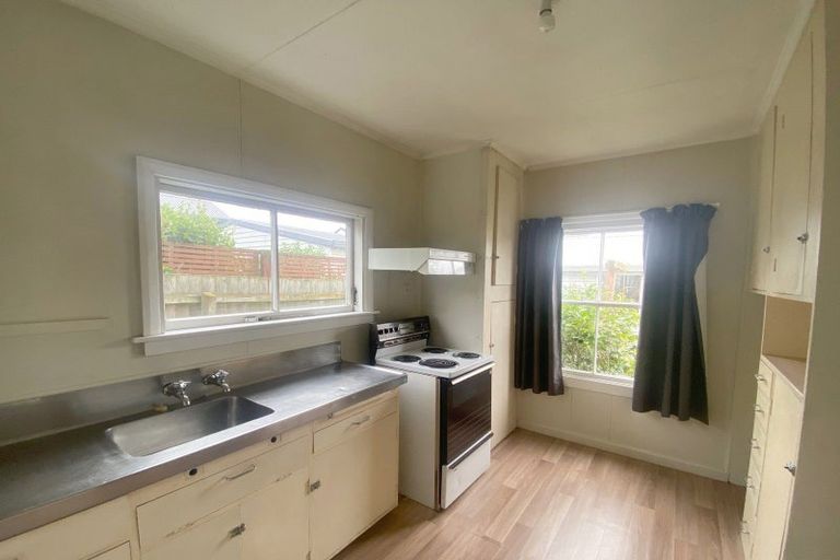 Photo of property in 102 Barbour Street, Waltham, Christchurch, 8011