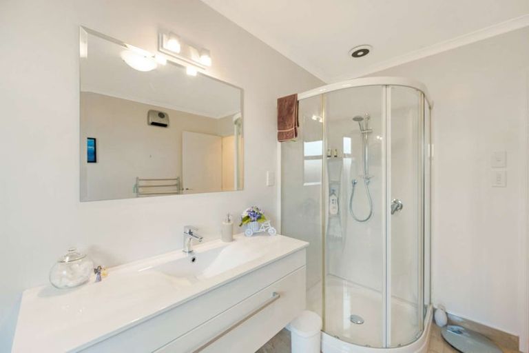 Photo of property in 76 Orotu Drive, Poraiti, Napier, 4112