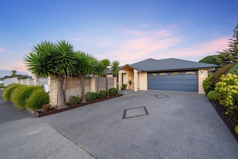 Photo of property in 196 Tutere Street, Waikanae Beach, Waikanae, 5036