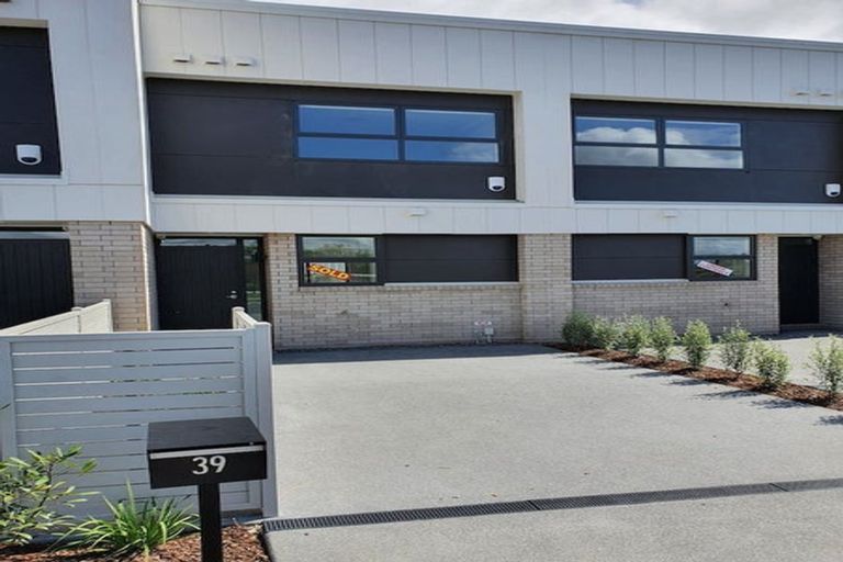 Photo of property in 39 Periko Way, Takanini, 2112