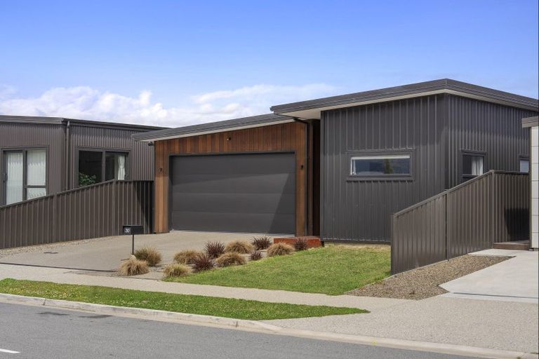Photo of property in 30 Dunn Street, Lake Hawea, 9382