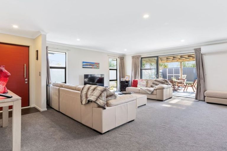 Photo of property in 93 Bickerton Street, Wainoni, Christchurch, 8061