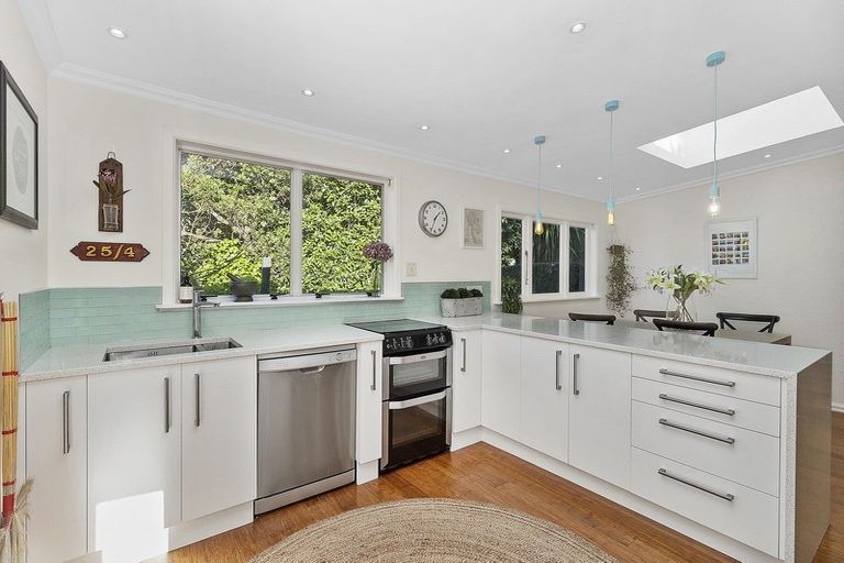 Photo of property in 38 View Road, Titahi Bay, Porirua, 5022