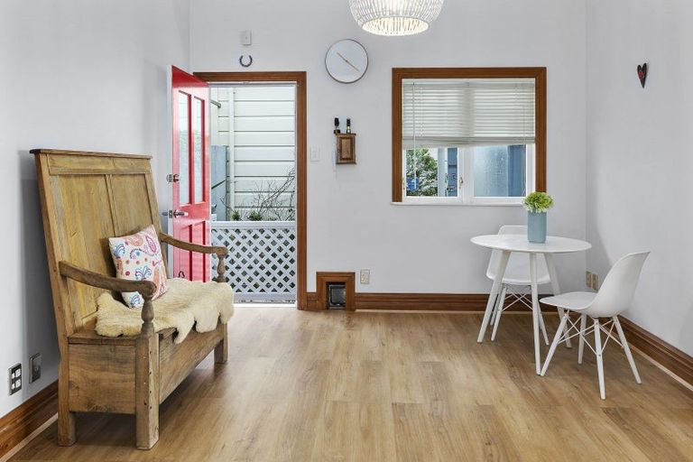 Photo of property in 33 Karepa Street, Brooklyn, Wellington, 6021