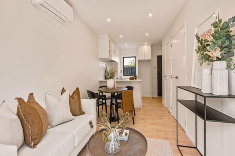 Photo of property in 7/721 Te Atatu Road, Te Atatu Peninsula, Auckland, 0610