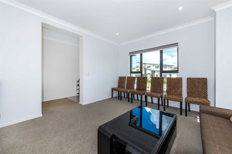 Photo of property in 23 Midhurst Avenue, Henderson, Auckland, 0612