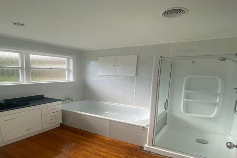 Photo of property in 16 Bentley Avenue, Glenfield, Auckland, 0629