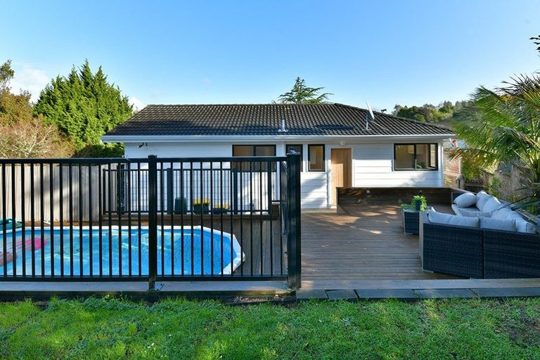 Photo of property in 15 Clensmore Place, Torbay, Auckland, 0630