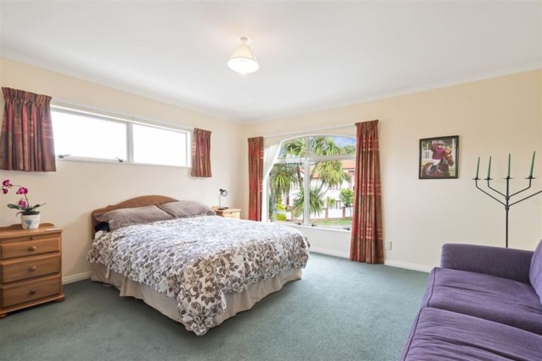 Photo of property in 34 Amesbury Drive, Churton Park, Wellington, 6037