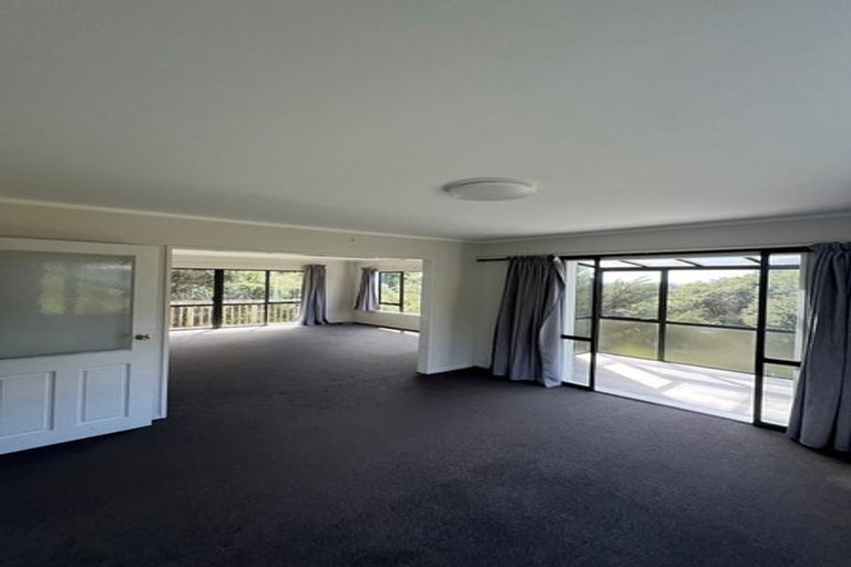 Photo of property in 91c Wade River Road, Stanmore Bay, Whangaparaoa, 0932