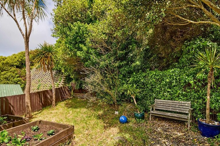 Photo of property in 9 Bushland Grove, Paparangi, Wellington, 6037