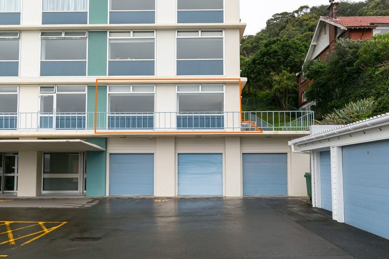 Photo of property in Jerningham Apartments, 20 Oriental Terrace, Oriental Bay, Wellington, 6011