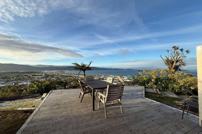 Photo of property in 17 Rakeiora Grove, Korokoro, Lower Hutt, 5012