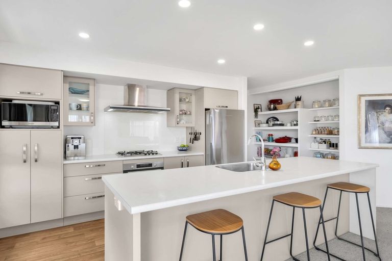 Photo of property in 4 Stonebridge Lane, Oxford, 7430