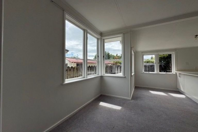 Photo of property in 12 Sullivan Avenue, Mangere Bridge, Auckland, 2022