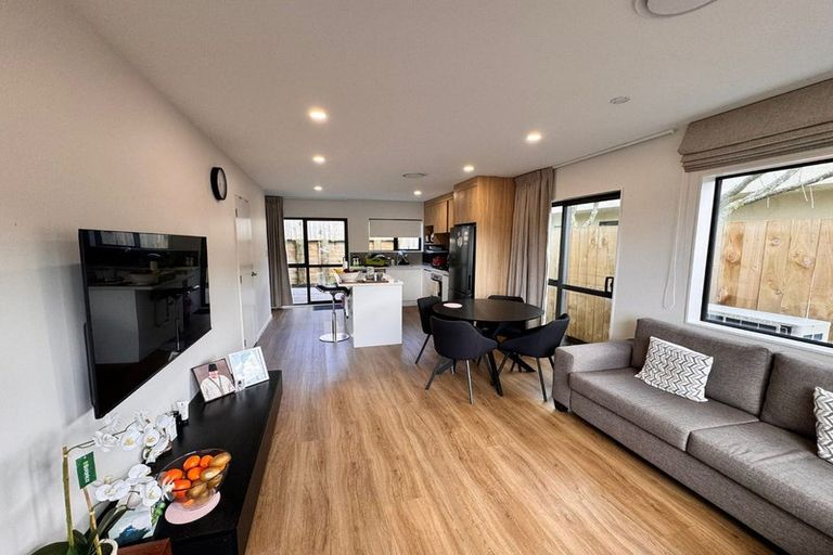 Photo of property in 11d Regency Place, Sunnynook, Auckland, 0632