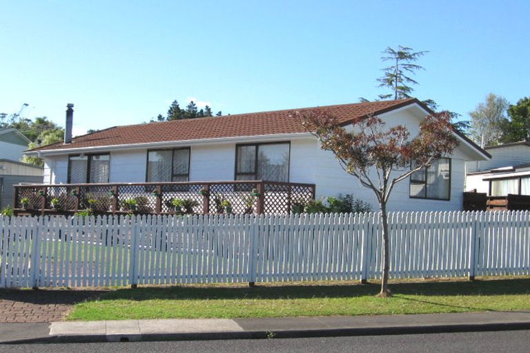 Photo of property in 130 Moire Road, West Harbour, Auckland, 0618
