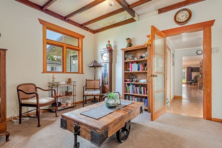 Photo of property in 49 Knowles Street, Terrace End, Palmerston North, 4410