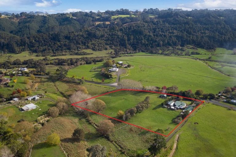 Photo of property in 124 Kanohi Road, Kaukapakapa, 0873