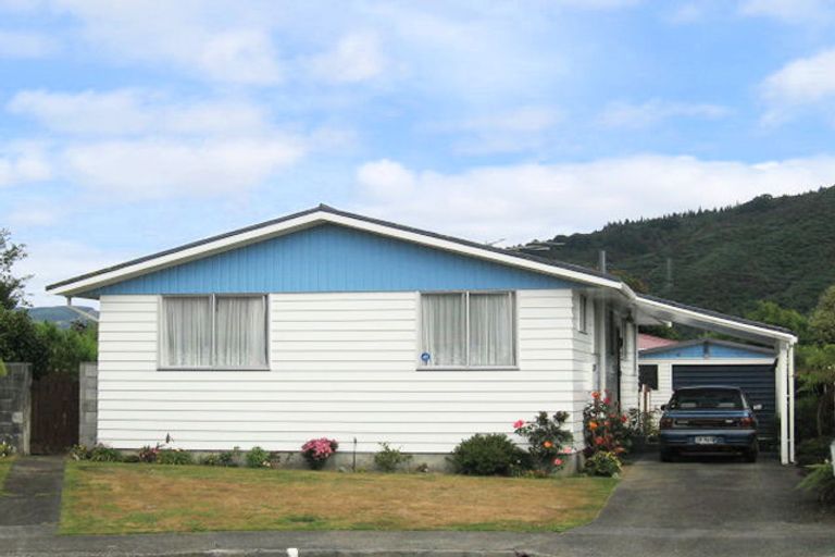 Photo of property in 18 Seattle Grove, Totara Park, Upper Hutt, 5018