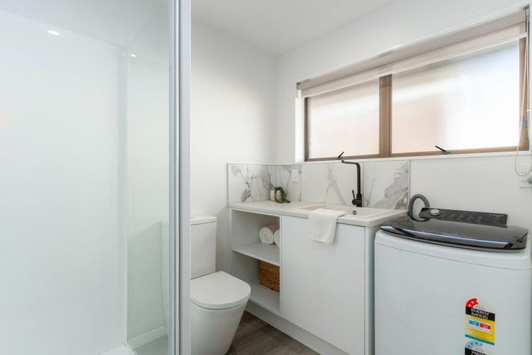 Photo of property in 3 Phoenix Avenue, Hokowhitu, Palmerston North, 4410