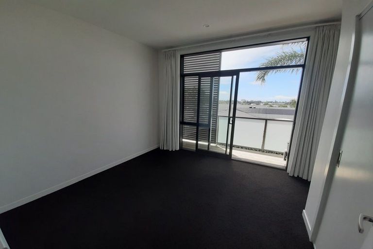 Photo of property in 4/50 Ocean View Road, Northcote, Auckland, 0627
