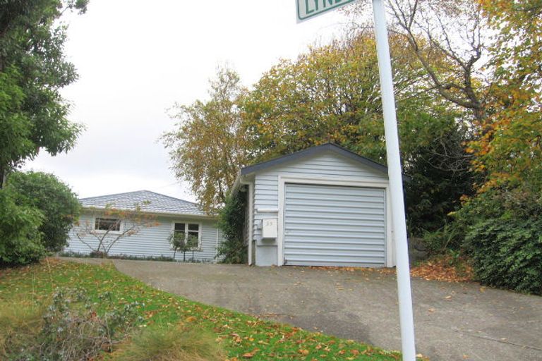 Photo of property in 39 Lyndhurst Road, Tawa, Wellington, 5028