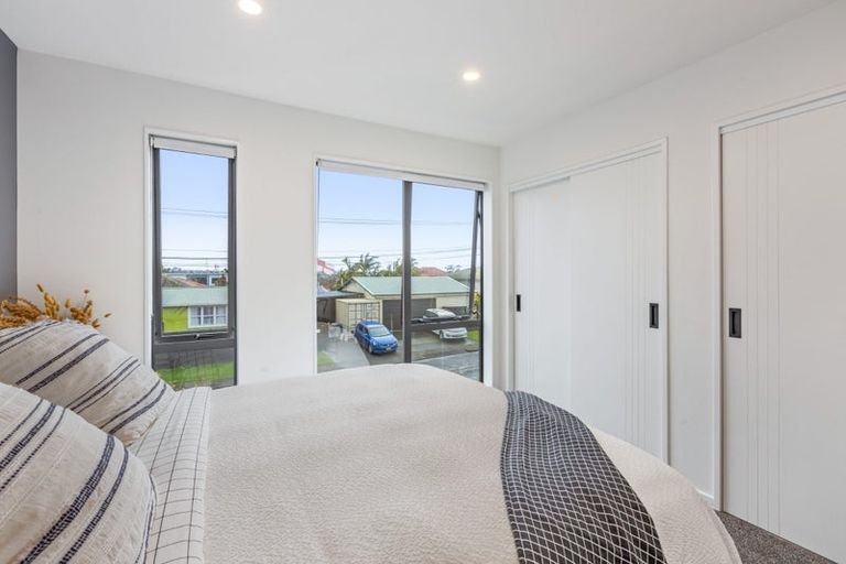 Photo of property in 1 Royal View Road, Te Atatu South, Auckland, 0610