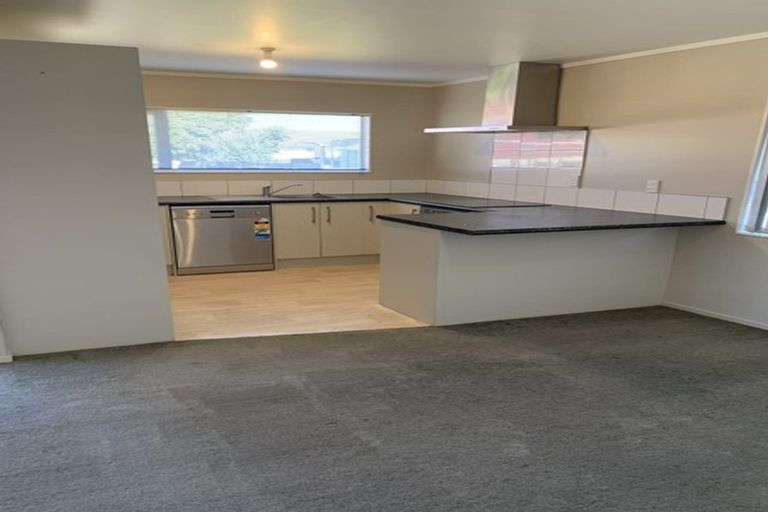 Photo of property in 49 Dungarvon Place, Clendon Park, Auckland, 2103