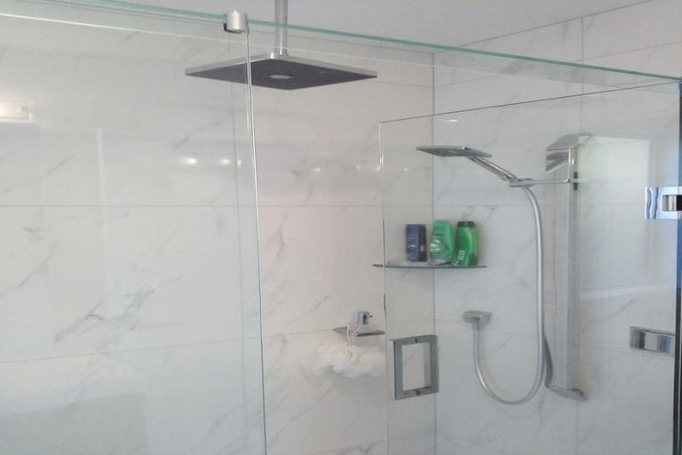 Photo of property in 4 Vardon Way, Waiwhakaiho, New Plymouth, 4312