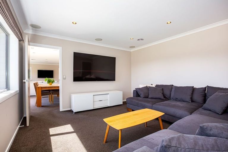 Photo of property in 17 Dusky Crescent, Aotea, Porirua, 5024