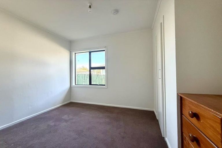 Photo of property in 6 Durham Street, Te Atatu Peninsula, Auckland, 0610