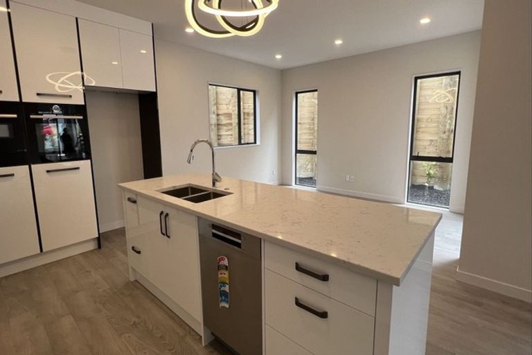 Photo of property in 11 Carberry Lane, Pinehill, Auckland, 0632