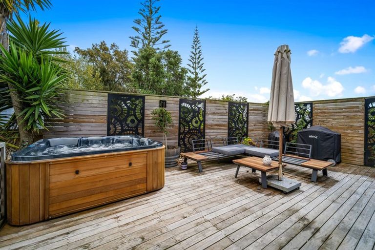 Photo of property in 6b Dobell Road, Stanmore Bay, Whangaparaoa, 0932