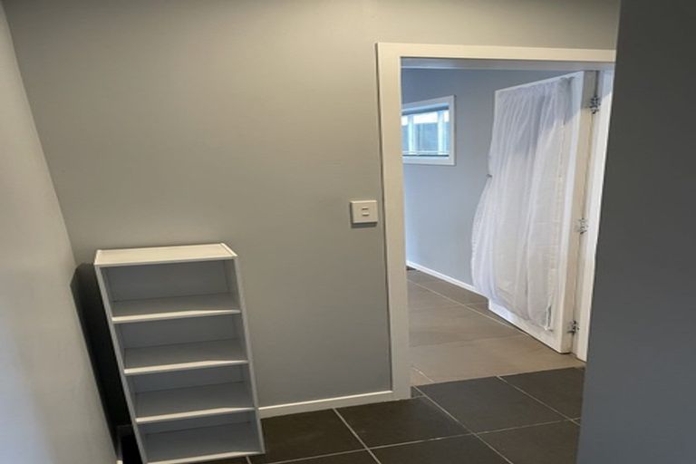 Photo of property in 2/65 Cliff View Drive, Green Bay, Auckland, 0604