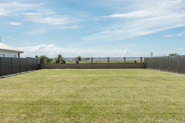 Photo of property in 52 Pelorus Avenue, Poraiti, Napier, 4112