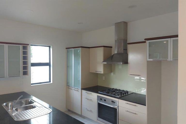 Photo of property in 4/40 Scarlet Oak Drive, Schnapper Rock, Auckland, 0632