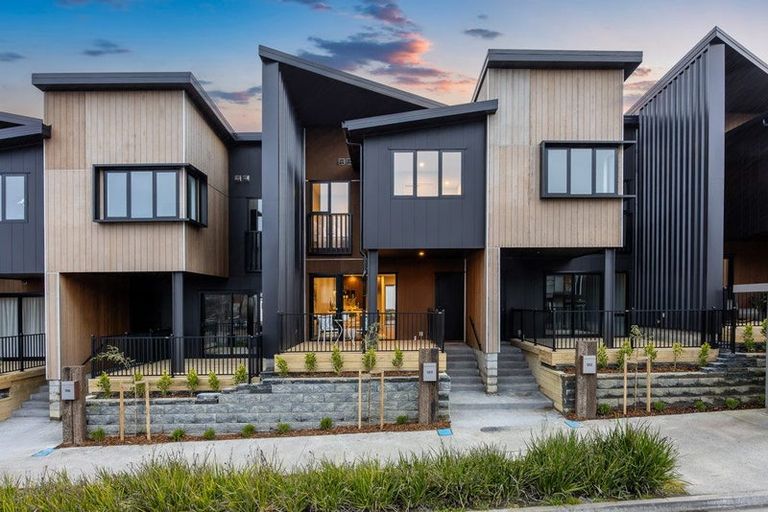 Photo of property in 120 Te Oneroa Way, Long Bay, Auckland, 0630